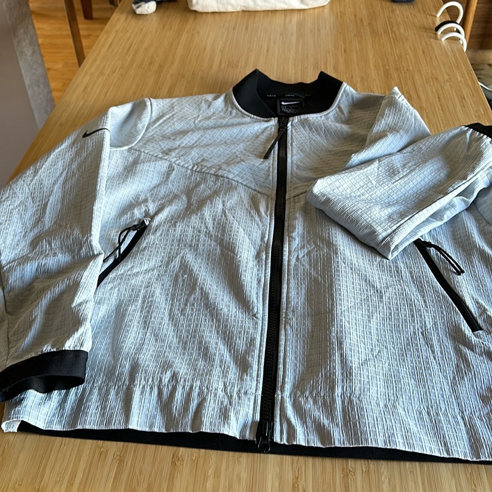 Men’s Nike lightweight performance jacket